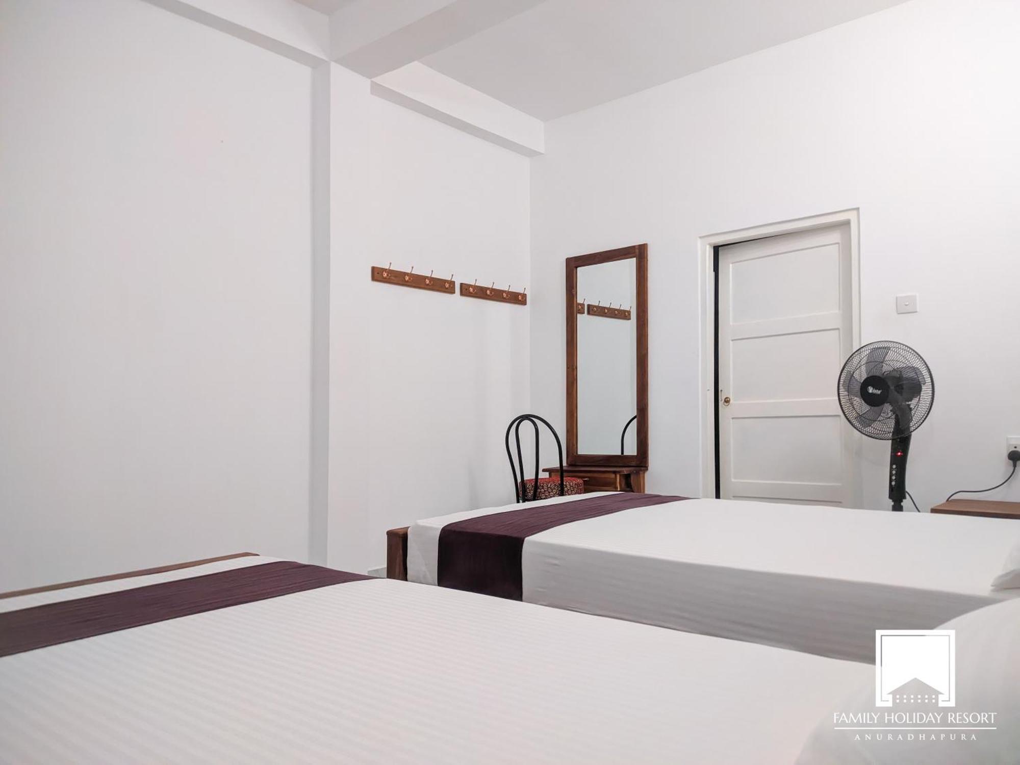Family Holiday Resort 아누라다푸라 외부 사진