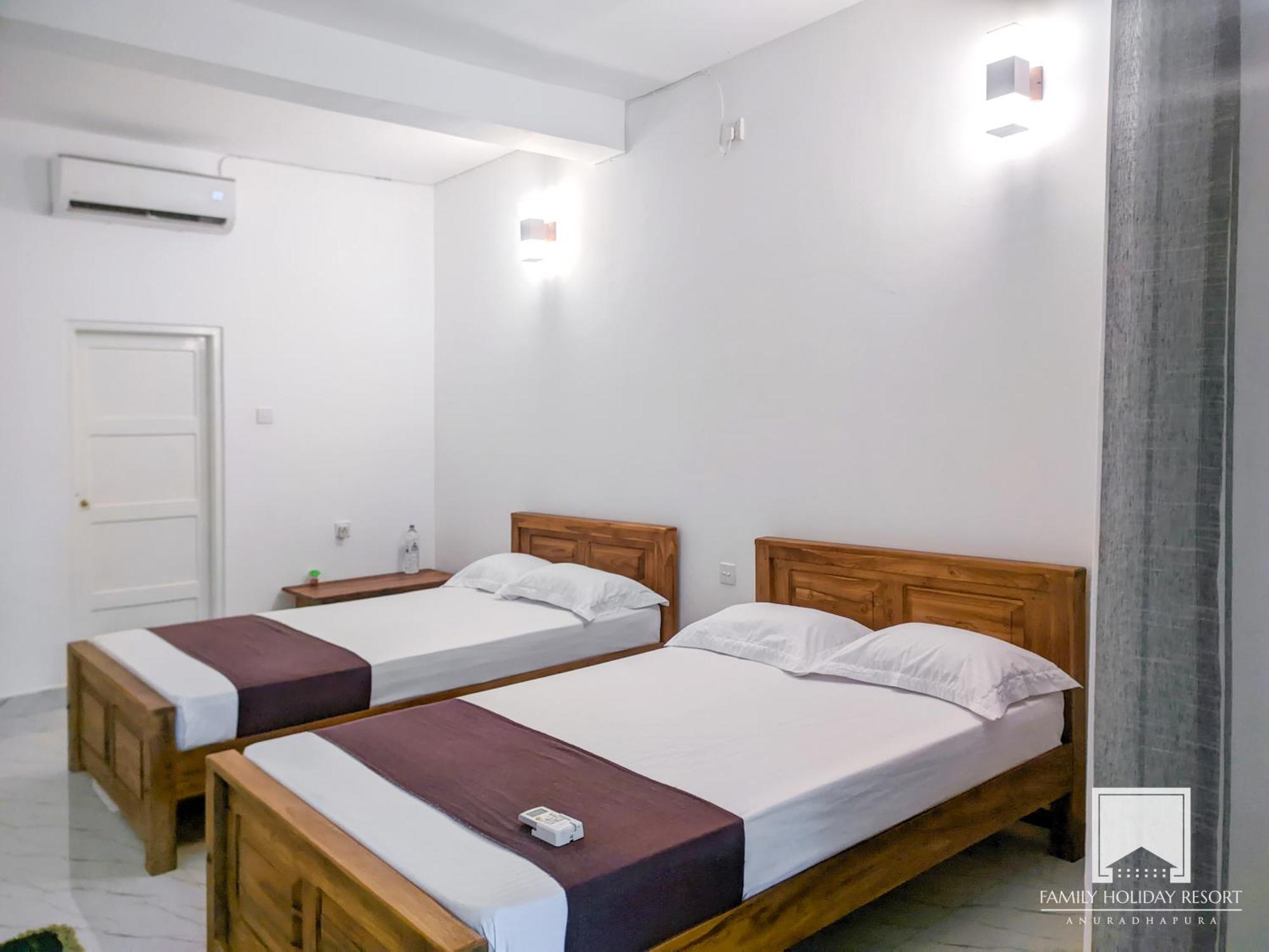 Family Holiday Resort 아누라다푸라 외부 사진