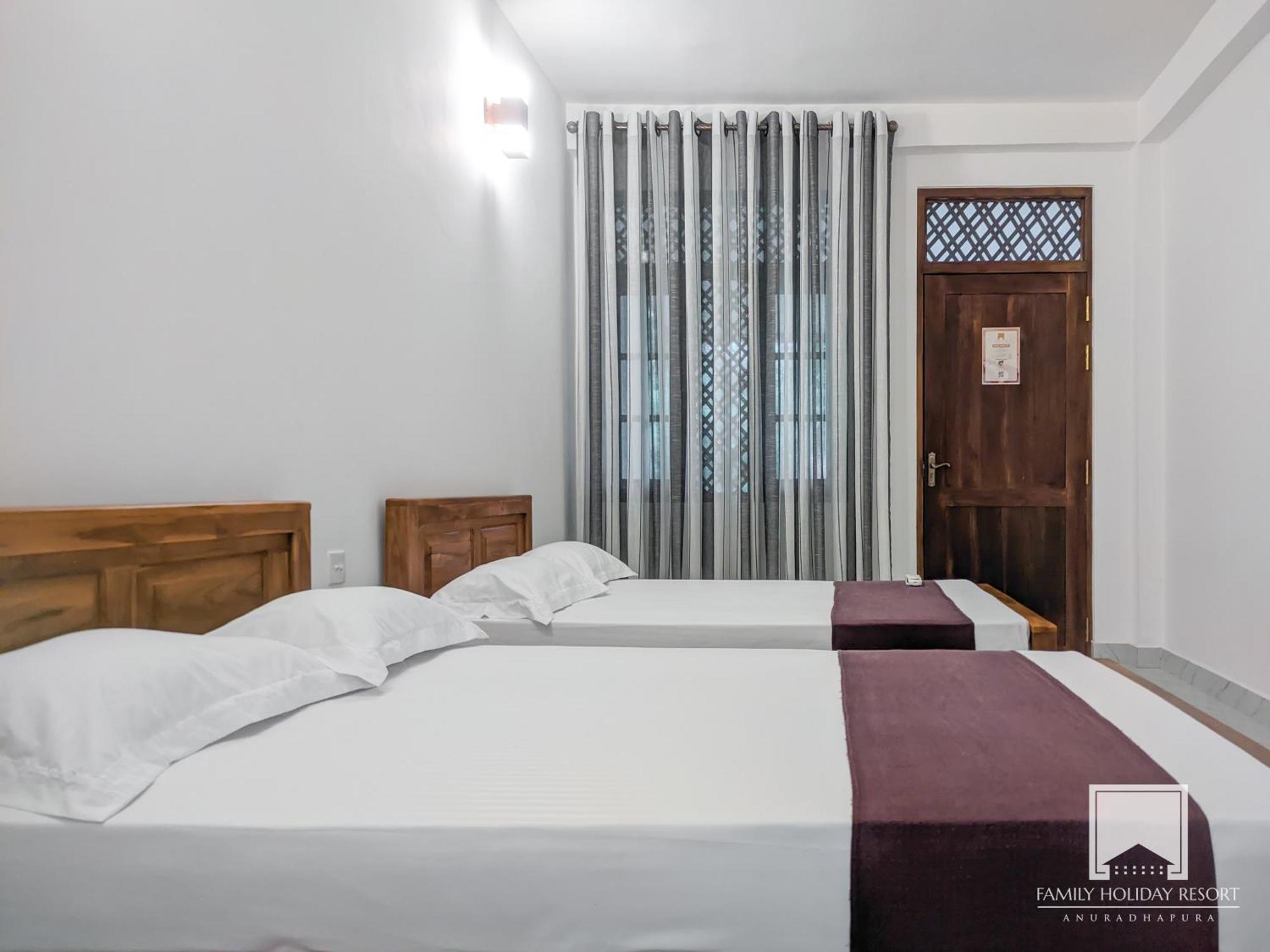 Family Holiday Resort 아누라다푸라 외부 사진
